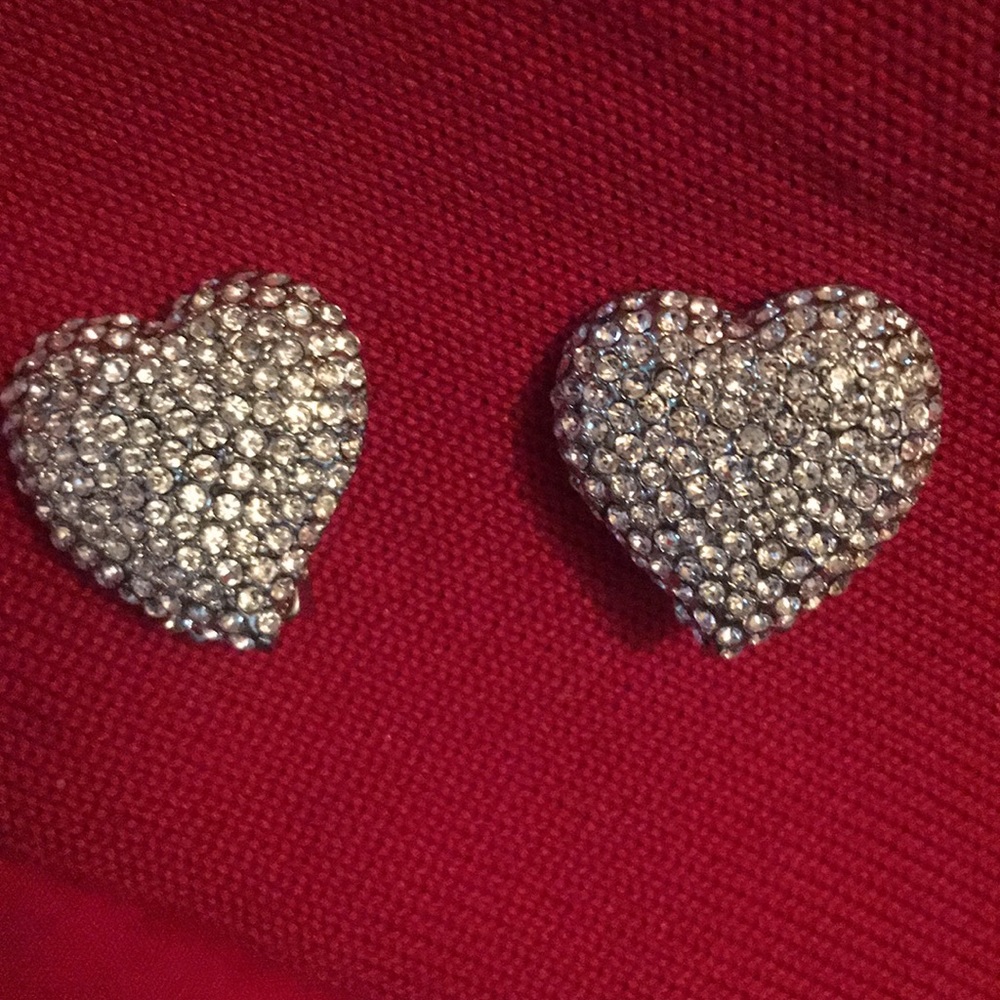 Beautiful Carolee clip on earrings